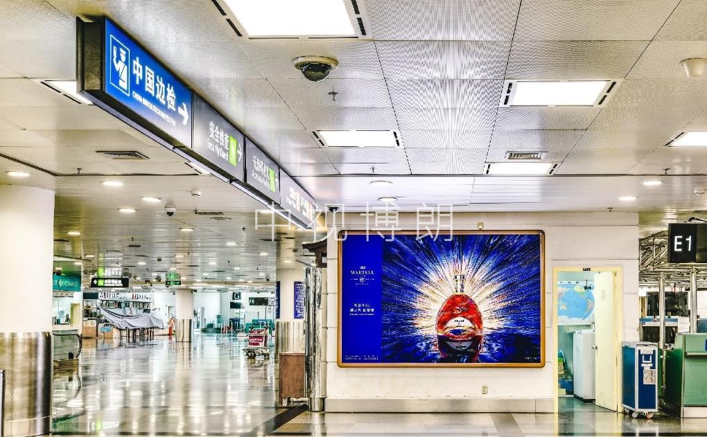 厦门机场广告-T3国际出发值机区灯箱2